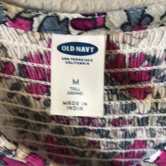 Old navy v neck tank with tassel tie option. Women’s size medium - Picture 3 of 4